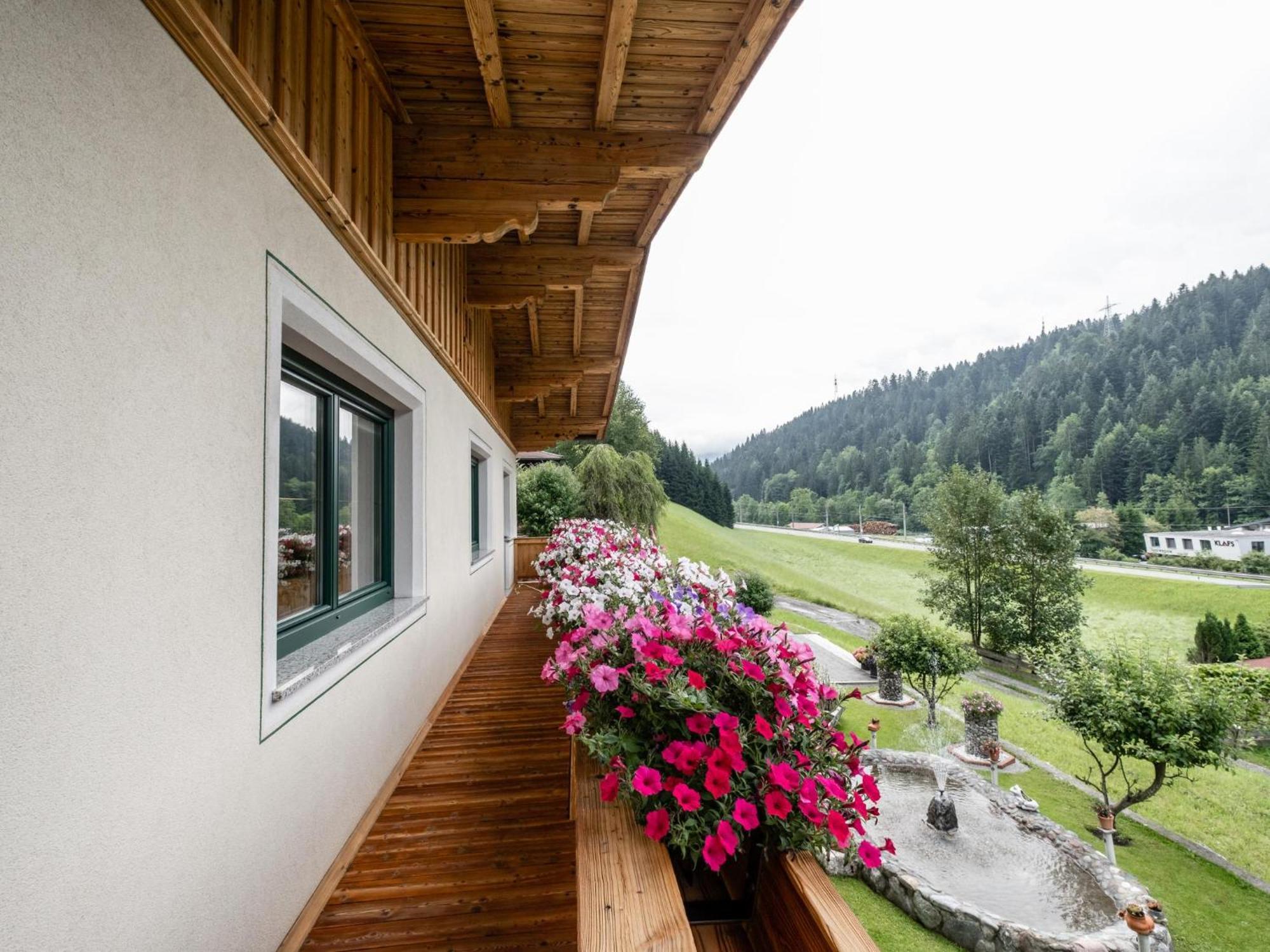 Haus Am Waldrand Apartment Hopfgarten im Brixental Luaran gambar